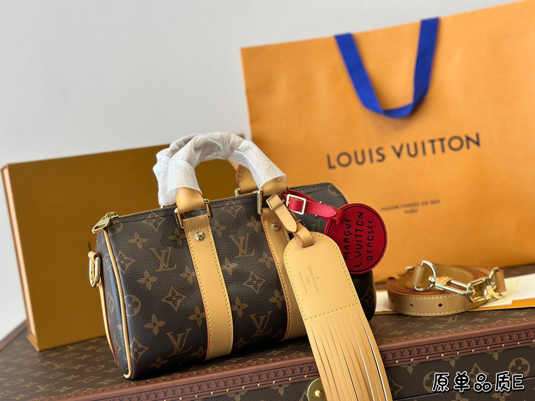 The LV Keepall 25 bag from the Western Inspiration series is here.  25x15x11