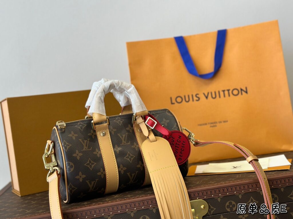 The LV Keepall 25 bag from the Western Inspiration series is here.  25x15x11