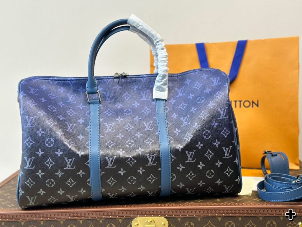 New LV travel bag  Unisex style✅  Large capacity, size 45cm