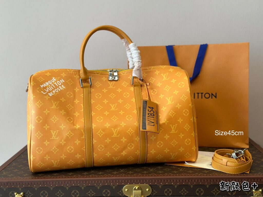 New LV travel bag  Unisex style✅  Large capacity, size 45cm