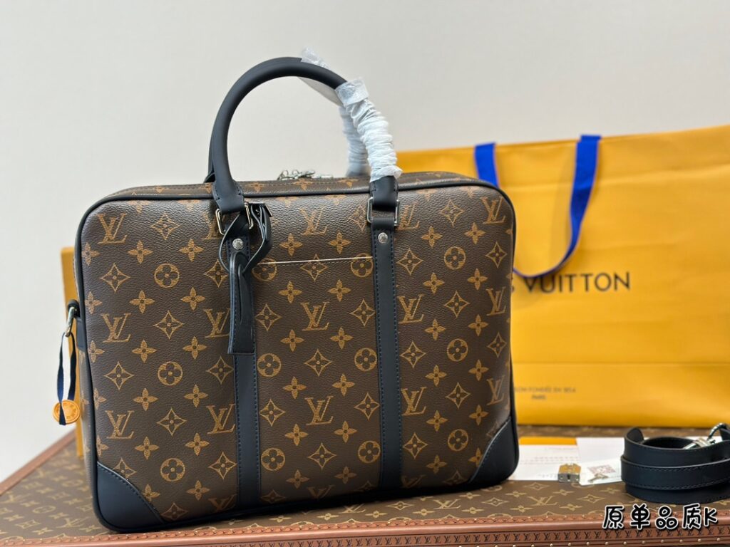 New LV men’s briefcase, shoulder bag, dimensions: 39*29 cm