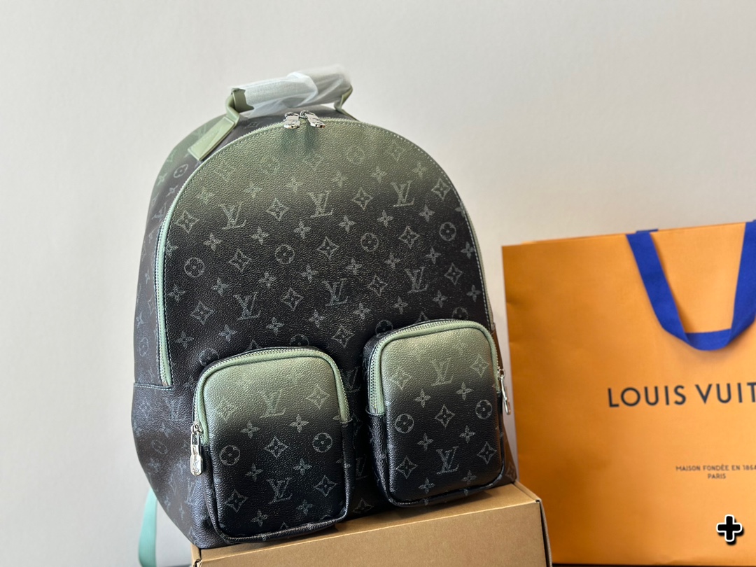 A double-shoulder bag, Gaston Luga, is also sufficient for short trips of 1-2 days. Dimensions: 40*32 cm.