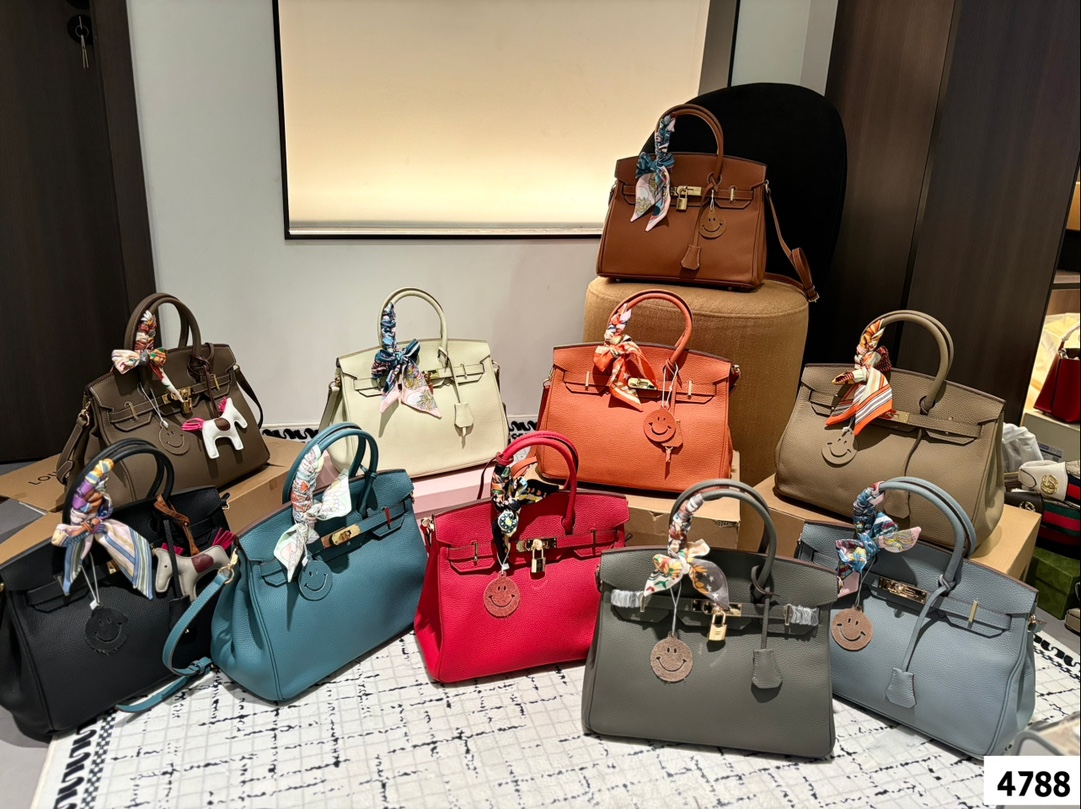 A cool and beautiful Hermès Platinum Rock bag, size: large 30 x 24