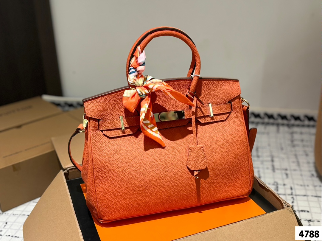 A cool and beautiful Hermès Platinum Rock bag, size: large 30 x 24