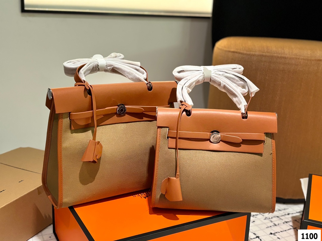 This Hermes series is incredibly stylish. The Hermes Pegasus herbag comes in recommended sizes: large at 29×24 cm and small at 25×20 cm.