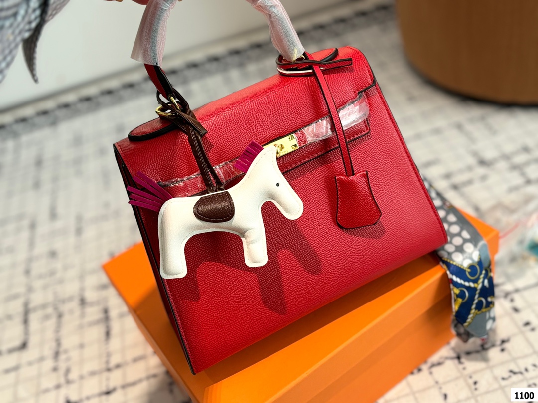 Dimensions 25 cm  Hermès Kelly Bag (Alligator skin)