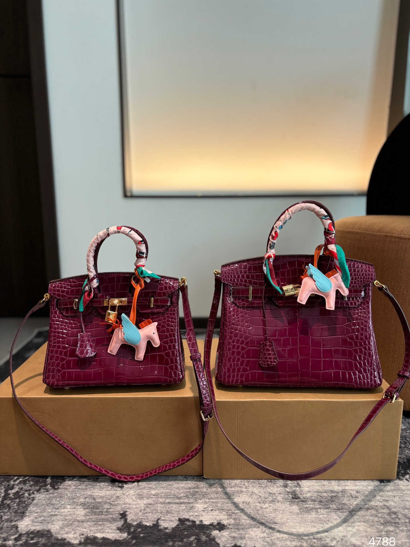 Hermès Platinum Bag 💗  The season for carrying the Platinum Bag has arrived  Bk30/25/Available in gold hardware!