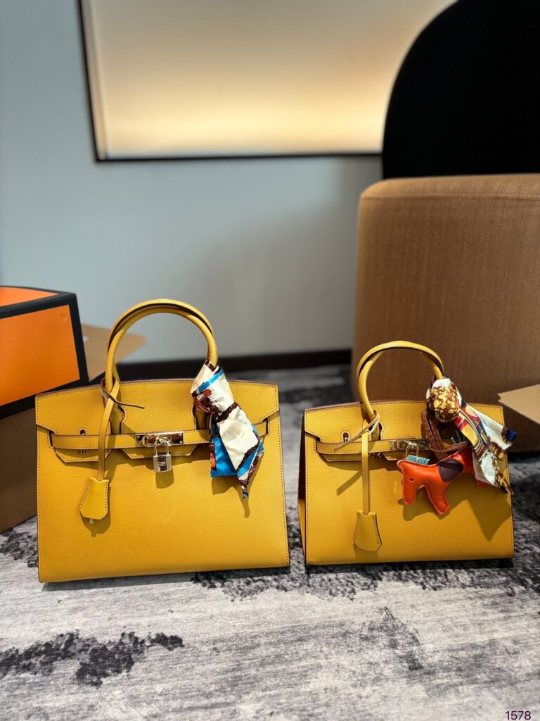 The ceiling of Hermès bags  The most popular Birkin bag in platinum  Size: Large 30 x 24, Small 25 x 20