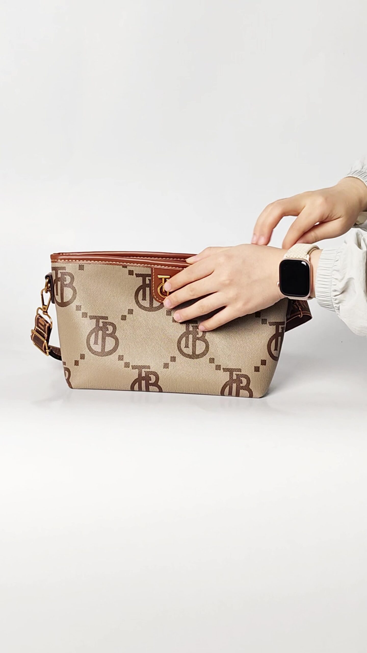 New Fashionable Women’s Bag, Trendy and Versatile Single-Shoulder Bag, Chic and Stylish Influencer’s Favorite, Crossbody Small Square Casual Bag for Women.